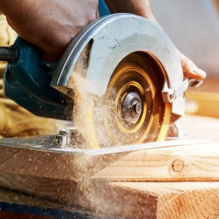 Scie circulaire, scie à onglet ou scie sauteuse : quelle scie choisir pour vos projets ?