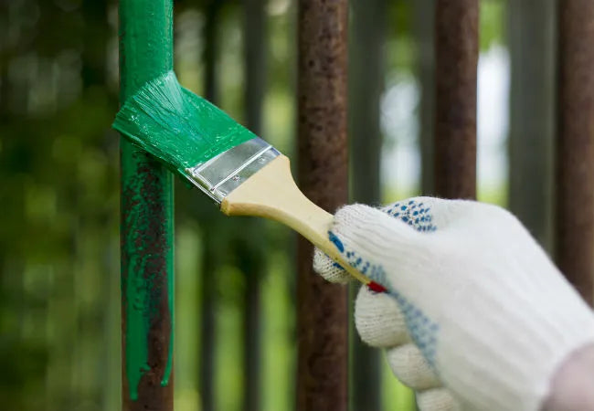 Peinture antirouille : comment choisir le bon produit pour protéger vos surfaces métalliques?
