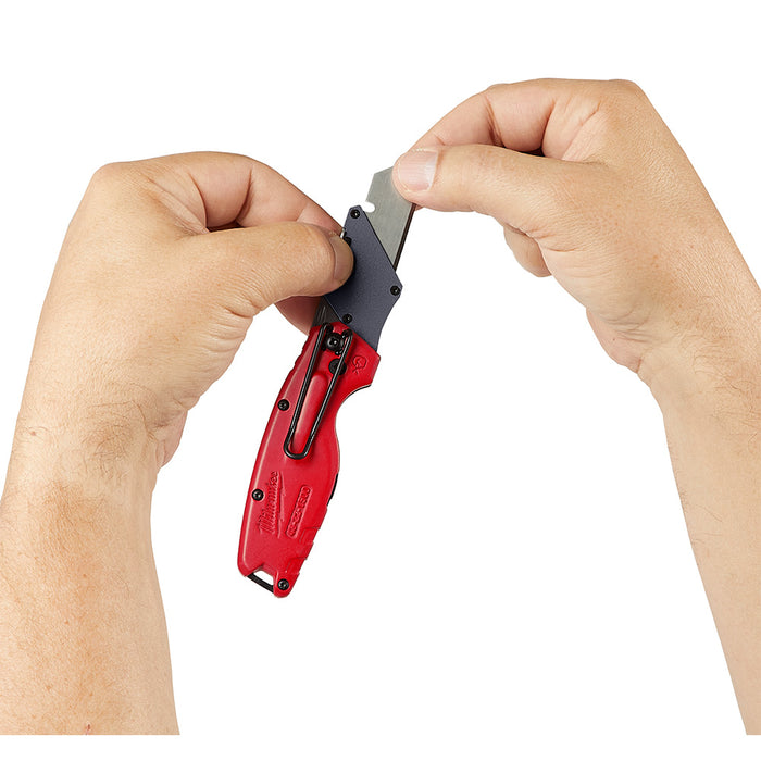 Couteau compact FASTBACK™ Milwaukee - Quincaillerie G.H. Berger