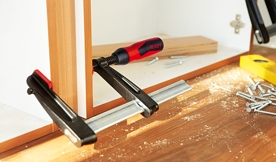 Serre-joint en fonte lég 2K 24"x2.5" Bessey - Quincaillerie G.H. Berger