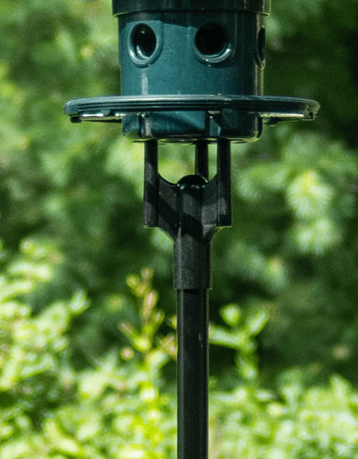Adaptateur de poteau pour mangeoire Squirrel Buster Plus Brome Bird Care - Quincaillerie G.H. Berger