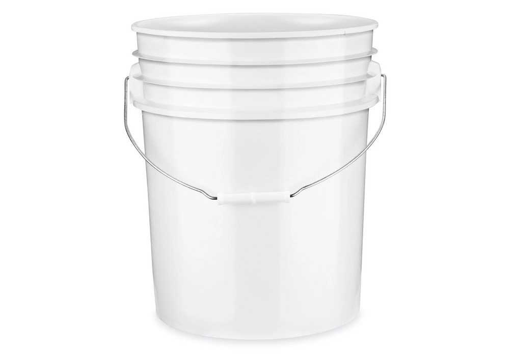 Chaudiere blanche en plastique 18.9 L