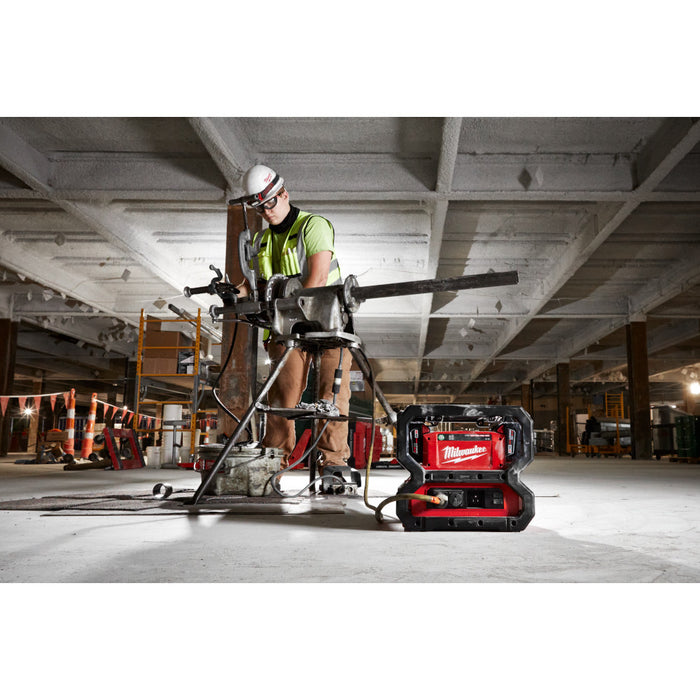 Borne d'alimentation M18 3600W/1800W Milwaukee - Quincaillerie G.H. Berger